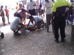 tourist collapses on square police and emt on scene sint maarten photos judith roumou (2)
